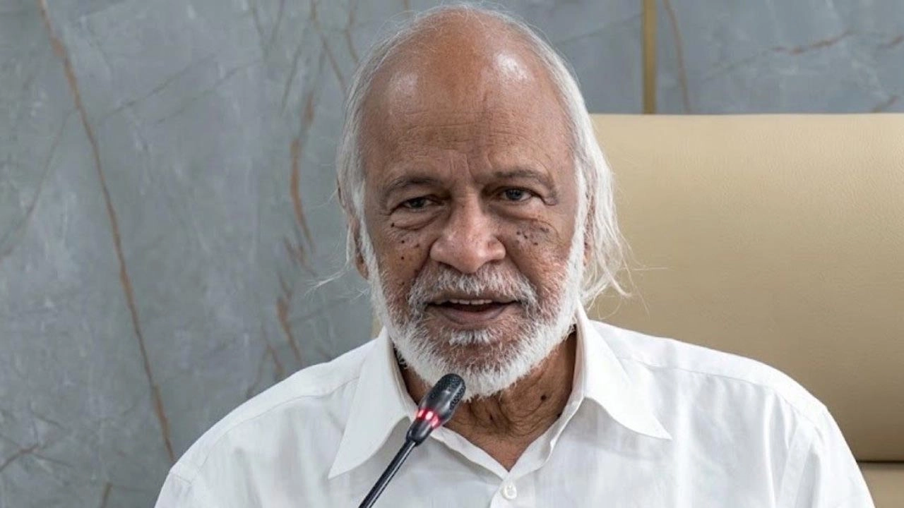 বুকে ব্যথা নিয়ে এভারকেয়ার হাসপাতালের সিসিইউতে এলজিআরডিমন্ত্রী মঈন খান
