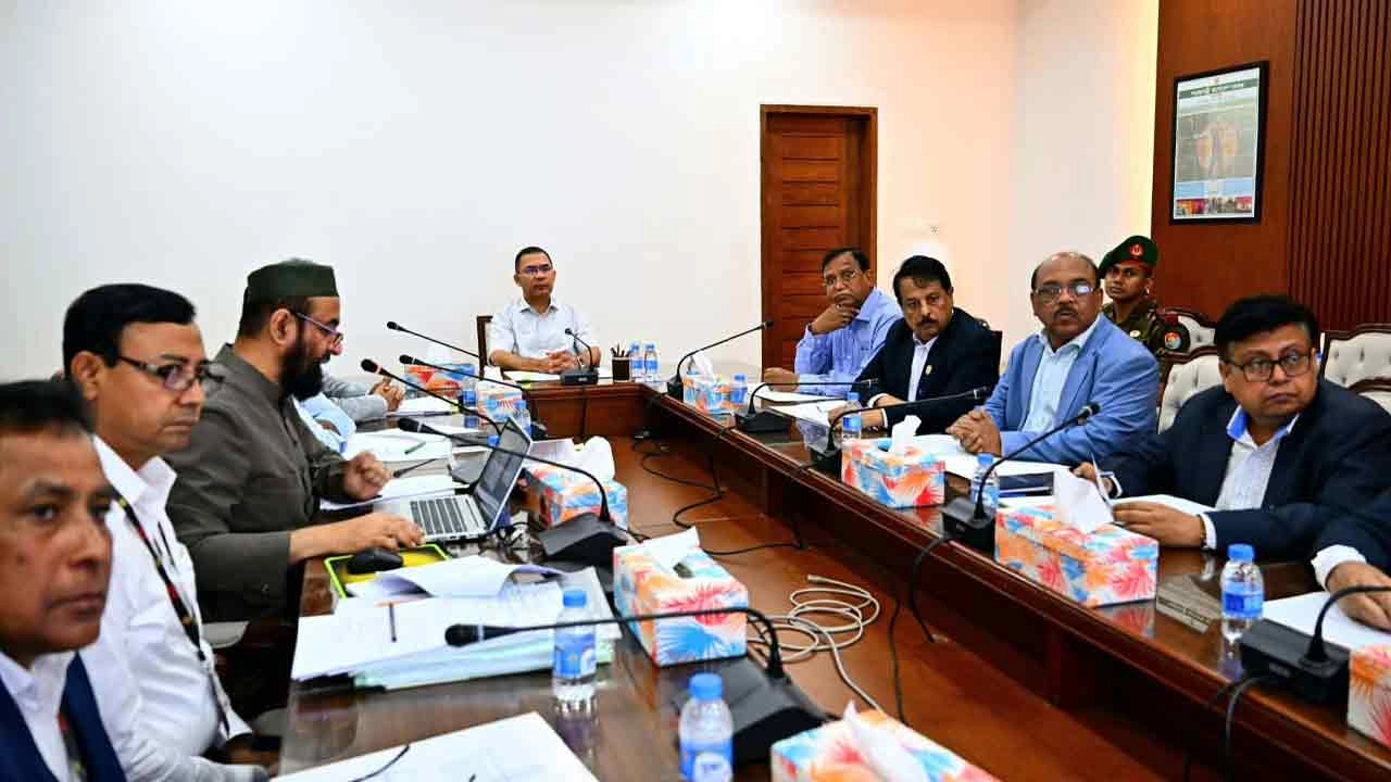 রাজধানীর চারপাশের নৌপথ সচলের সিদ্ধান্ত, বেসরকারি ওয়াটার বাস পরিচালনার সুযোগও বিবেচনায়