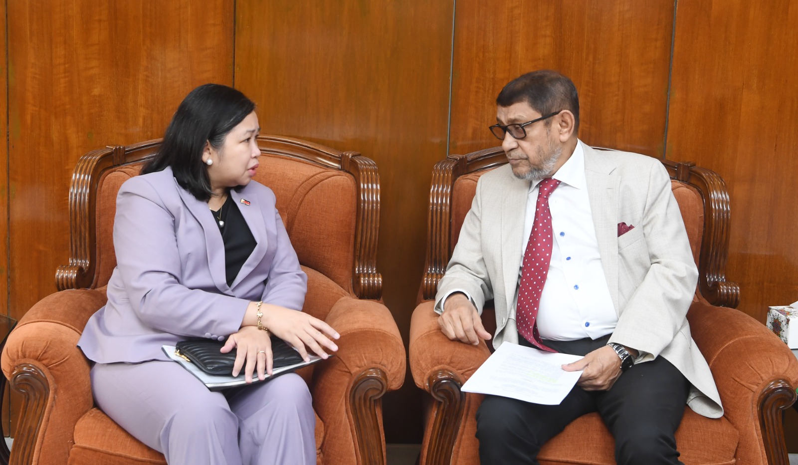 Philippine Ambassador meets Health Minister