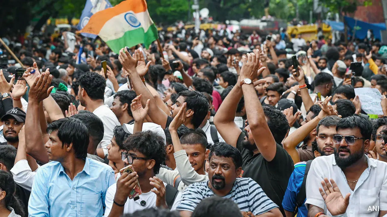 সরকারের আশ্বাসে আন্দোলন প্রত্যাহারের ঘোষণা ককরোচ জনতা পার্টির