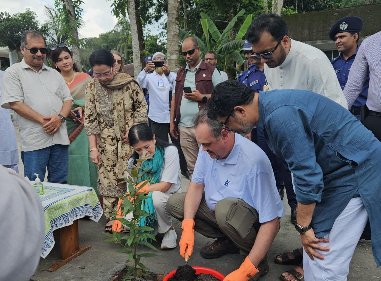 US ambassador delighted by taste of fried hilsa and roshmalai at information minister's village home