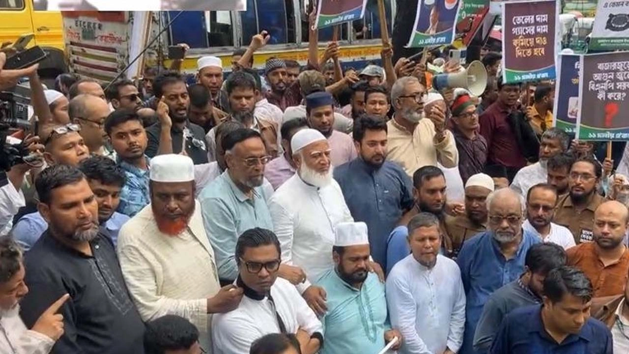 সচিবালয় ঘেরাওয়ে ১১ দলীয় ঐক্য, পুলিশের বাধায় থামল মিছিল