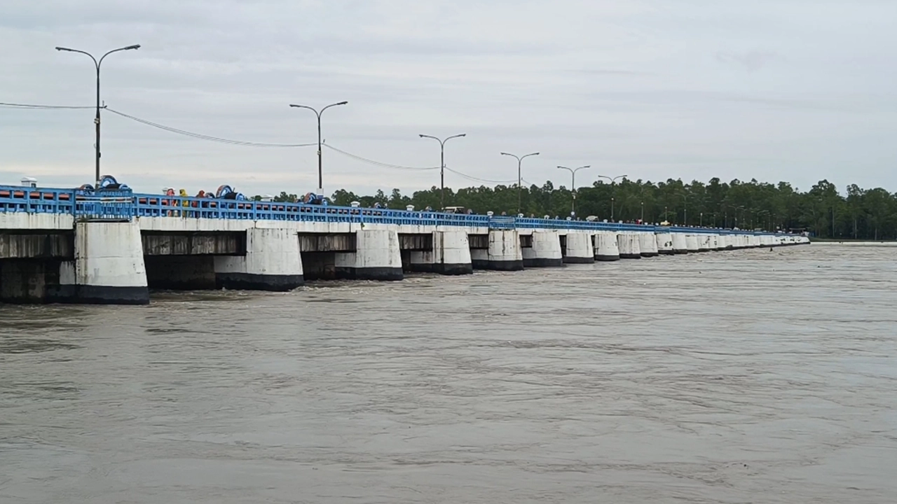 বিপদসীমার ১ সেন্টিমিটার নিচে তিস্তার পানি, বন্যার শঙ্কায় নদীতীরের মানুষ
