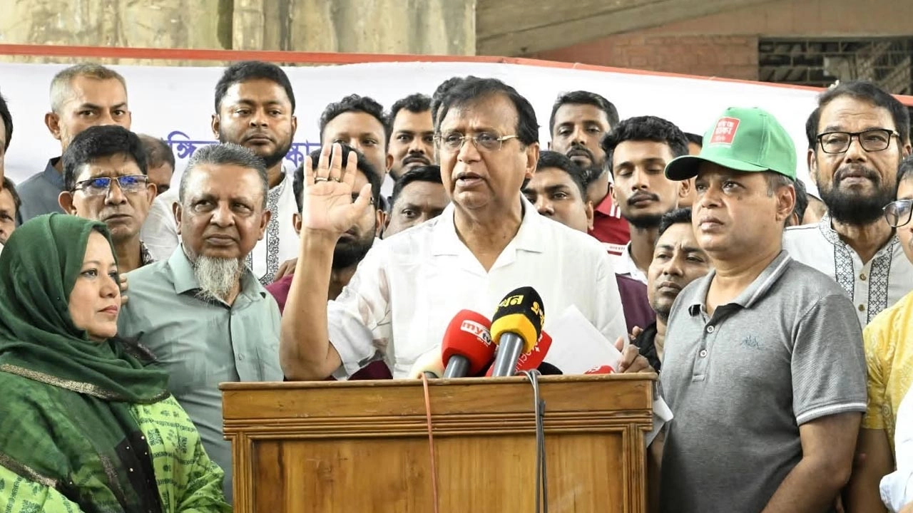 রাস্তা ও ফুটপাতে অবৈধ দোকান বসালেই মামলা ও মালামাল ক্রোক: ডিএসসিসি প্রশাসক
