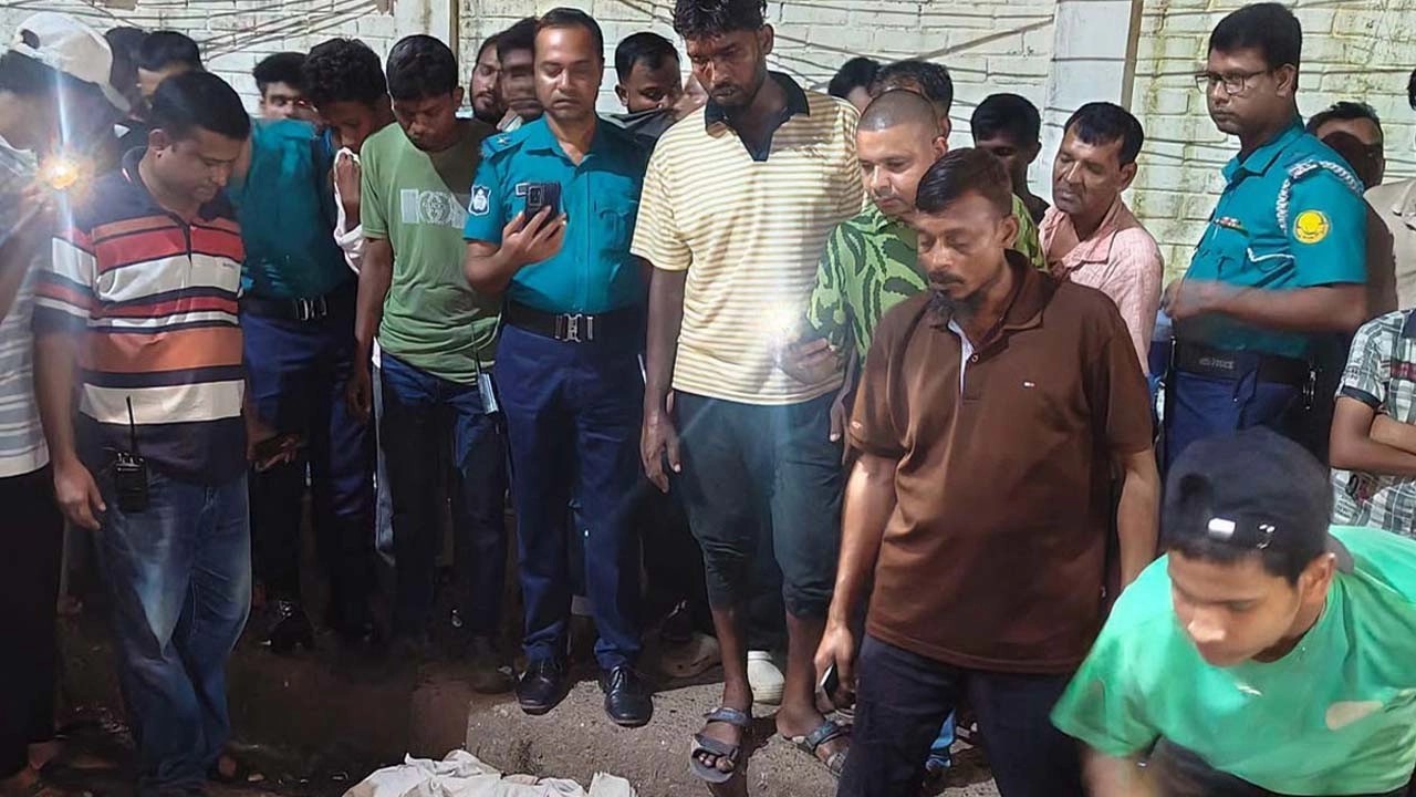 সিলেটে ময়লার স্তূপ থেকে সাদা কাপড়ে মোড়ানো খণ্ডিত পায়ের পাতা উদ্ধার