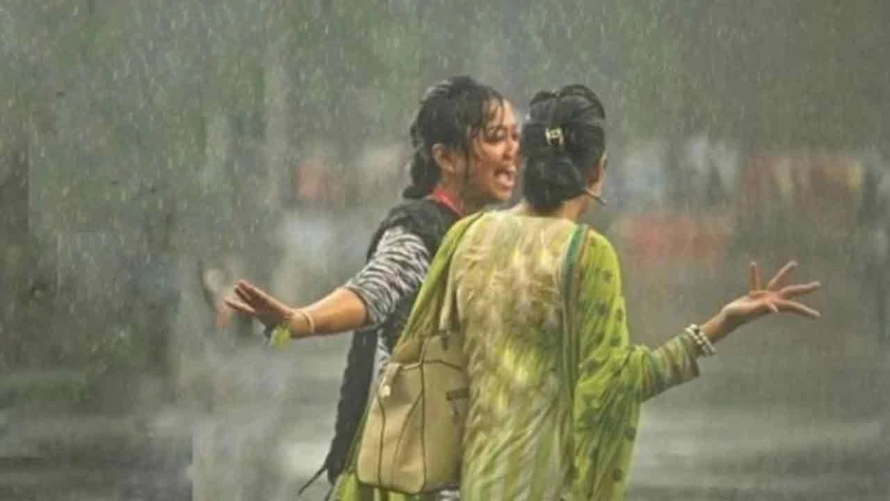 সামান্য বৃষ্টিতে ভিজলেই জ্বর-সর্দি চলে আসে যে ভিটামিনের অভাবে