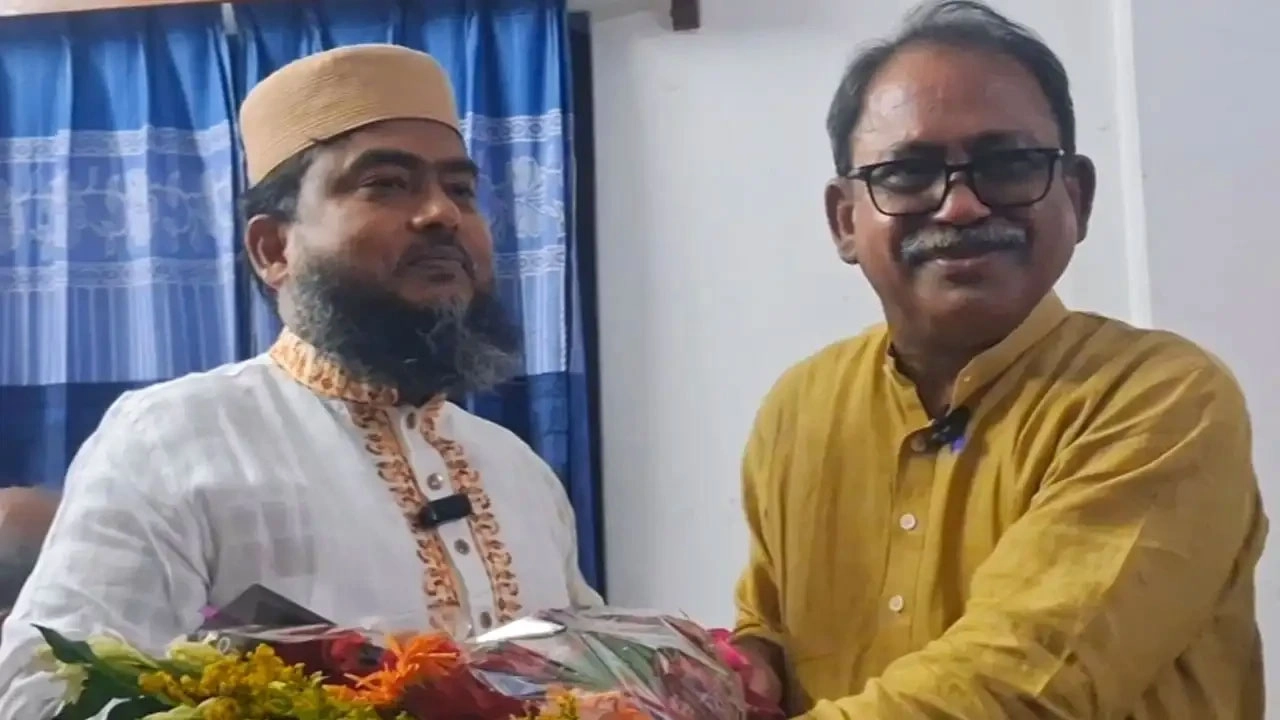After victory, Mirza Faisal Amin visits rival Jamaat candidate’s home with flowers