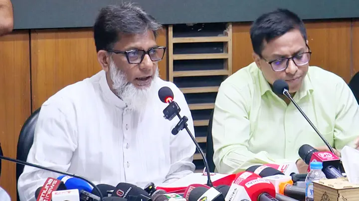 সড়ক নিরাপত্তায় চালকদের দক্ষতা ও স্বাস্থ্যসেবায় গুরুত্ব দিচ্ছে সরকার