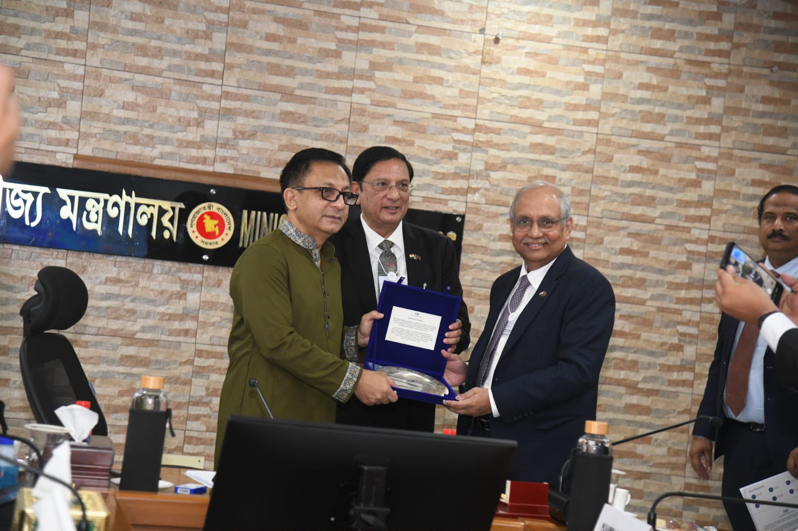 বাণিজ্য স্বাভাবিকীকরণ, ভিসা সহজীকরণ ও অবকাঠামো-উচ্চপ্রযুক্তিতে যৌথ উদ্যোগের প্রস্তাব