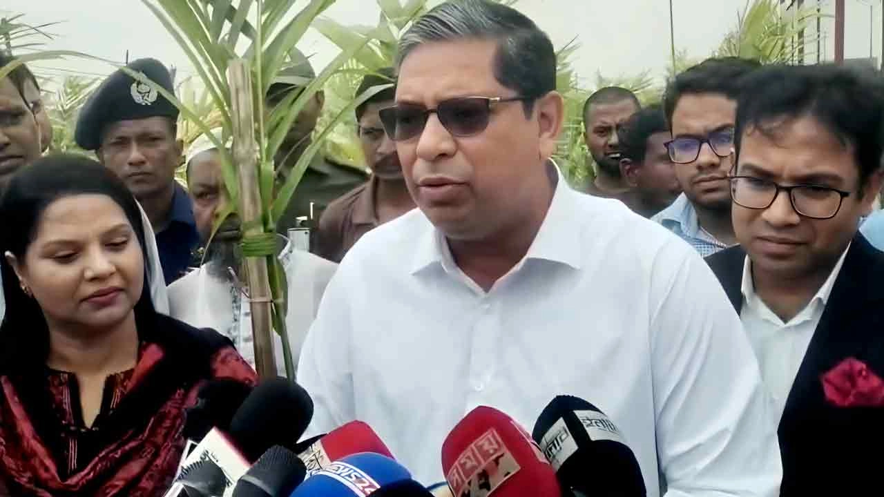 ভঙ্গুর অর্থনীতির মধ্যেই সরকারের যাত্রা, টেকসই উন্নয়নে জোর: স্থানীয় সরকার প্রতিমন্ত্রী