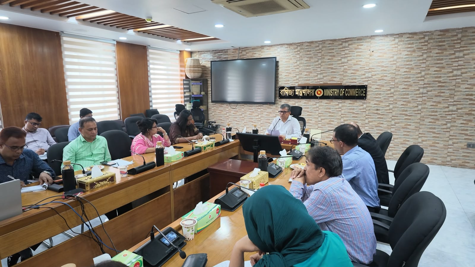 সচিব কমিটির সিদ্ধান্ত দ্রুত বাস্তবায়নে কর্মকর্তাদের নির্দেশ বাণিজ্য সচিবের