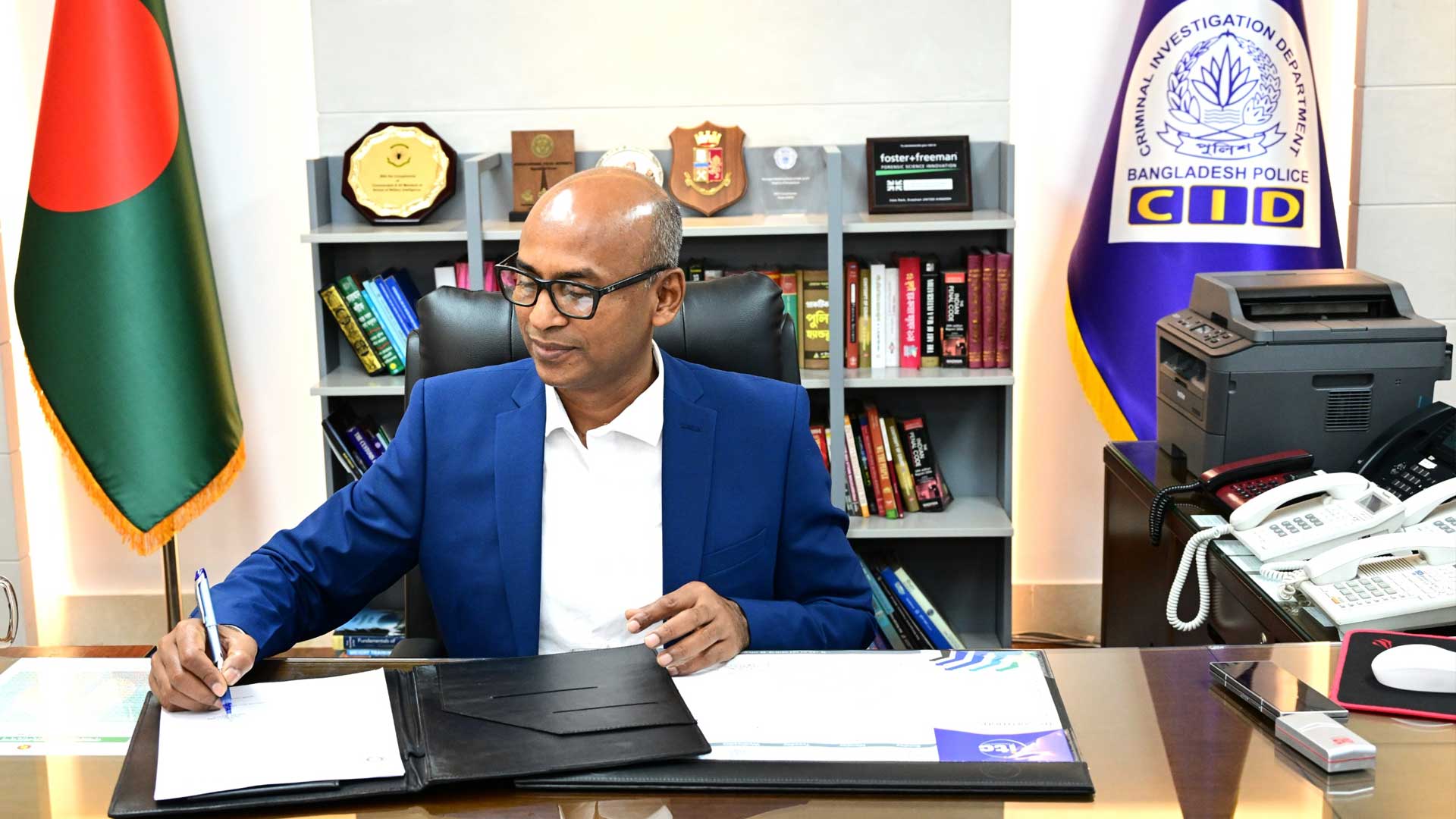 Additional IGP Barrister Mosharraf Hossain takes charge as CID chief