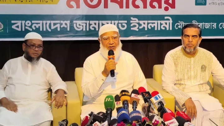 নিজের মন্ত্রণালয় রেখে অন্য মন্ত্রণালয়ে মাতব্বরি করছেন স্বরাষ্ট্রমন্ত্রী: জামায়াত আমির