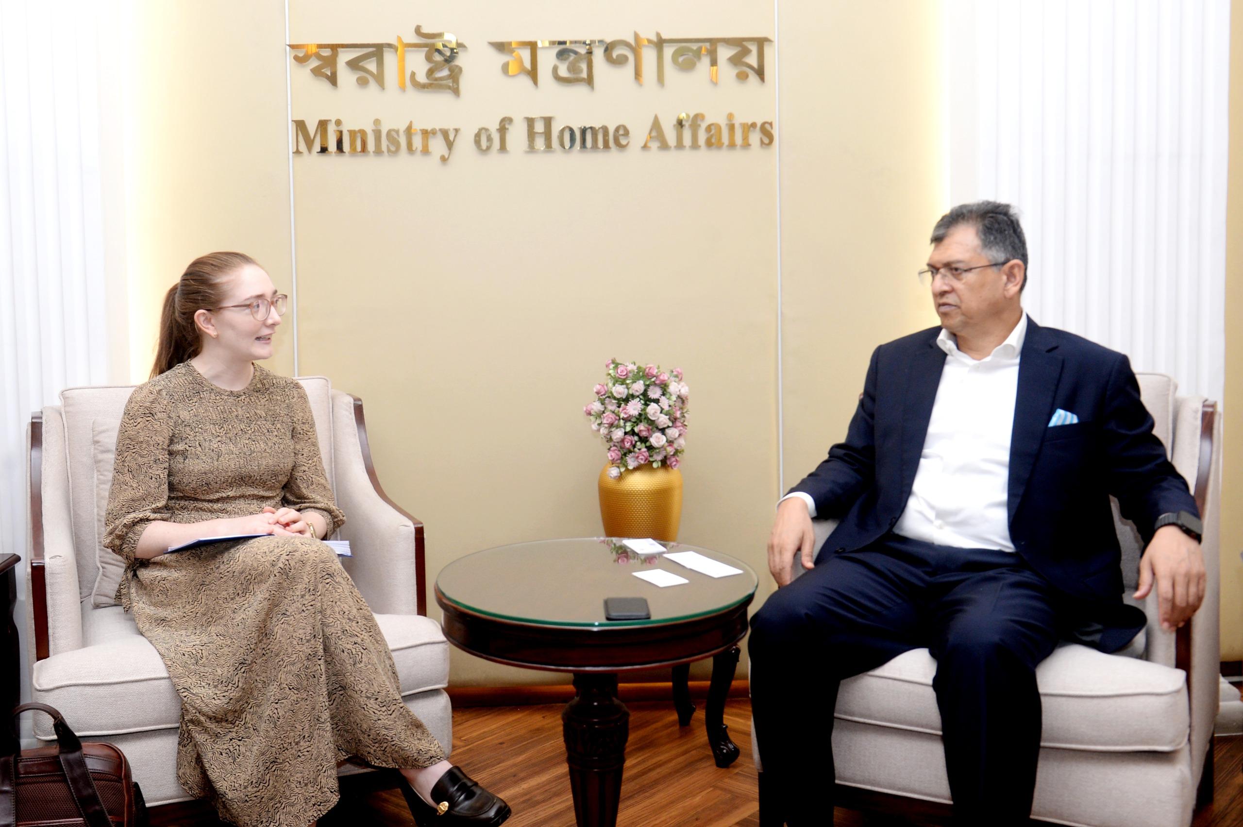 স্বরাষ্ট্রমন্ত্রীর সঙ্গে ব্রিটিশ হাইকমিশন ও ডেমোক্রেসি ইন্টারন্যাশনালের প্রতিনিধিদলের সাক্ষাৎ
