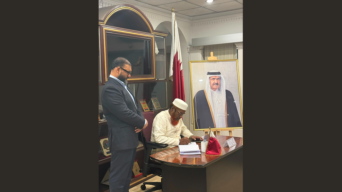 Mia Golam Parwar signs condolence book on the death of former Emir of Qatar