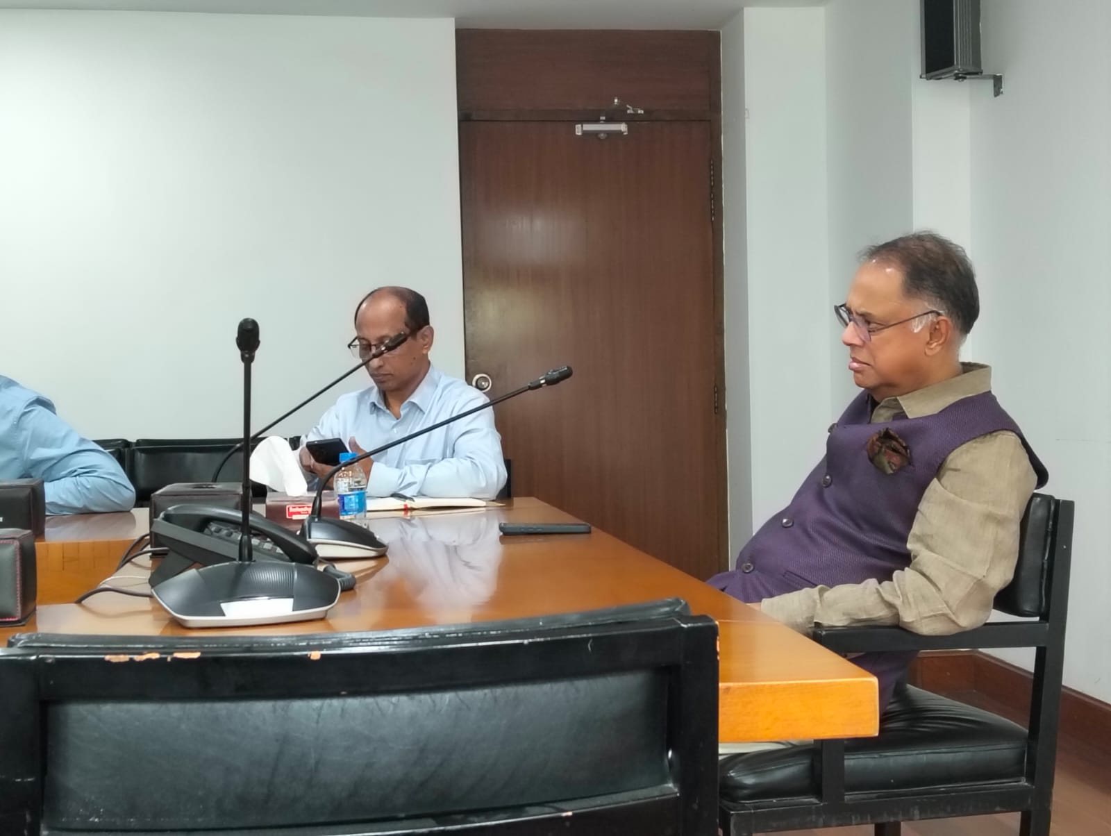 DCs instructed to investigate artificial LPG crisis and excessive prices