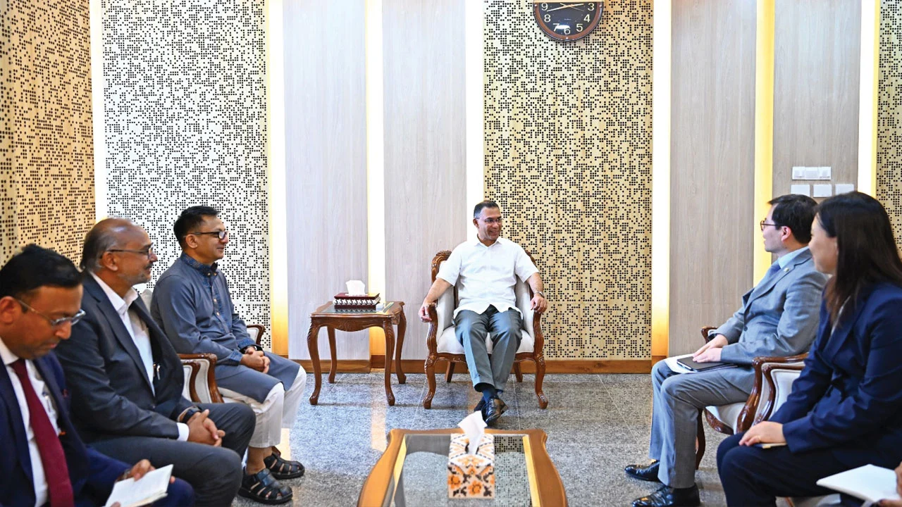 দক্ষিণ কোরিয়ার প্রেসিডেন্টকে বাংলাদেশ সফরের আমন্ত্রণ প্রধানমন্ত্রীর