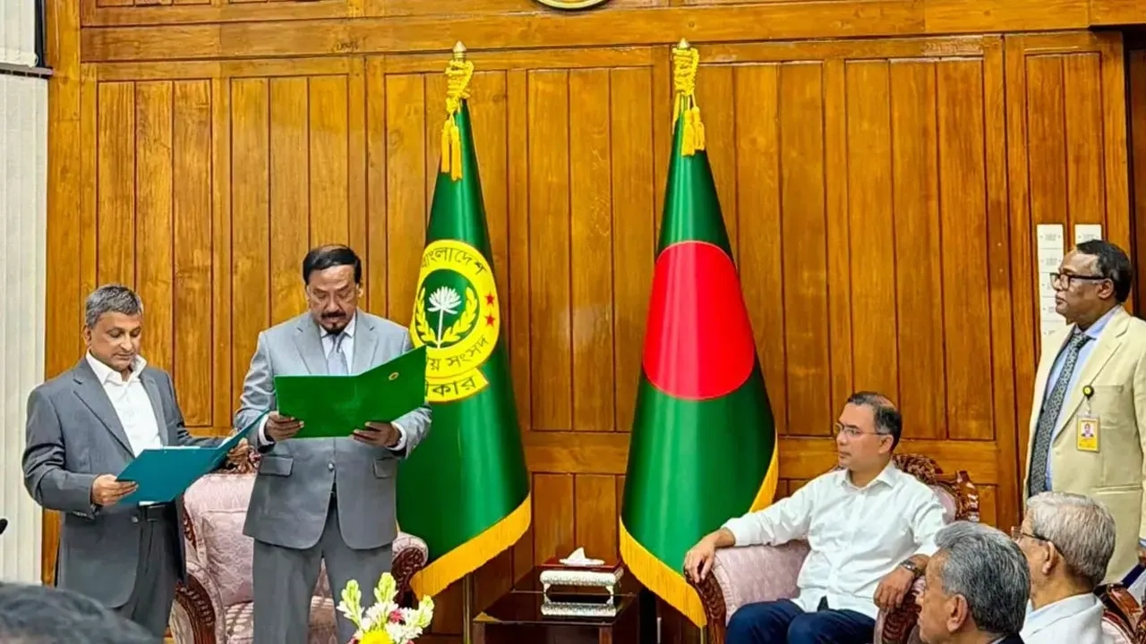 প্রধানমন্ত্রীর উপস্থিতিতে এমপি হিসেবে শপথ নিলেন সারোয়ার আলমগীর