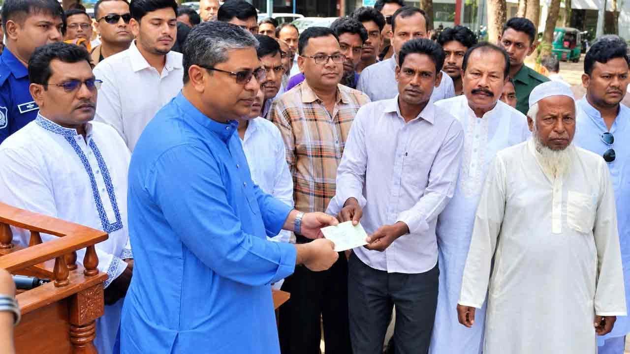 প্রতিমন্ত্রীর গাড়ির ধাক্কায় নিহত ফিরোজার পরিবারকে বিআরটিএর ৫ লাখ টাকা অনুদান