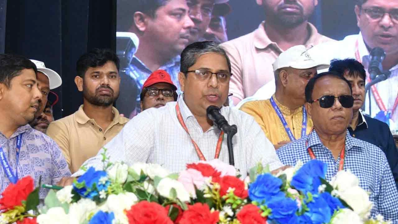 বেসরকারি শিক্ষকদের স্থানীয় সরকার নির্বাচনে অংশ নিতে বাধা নেই: মীর শাহে আলম