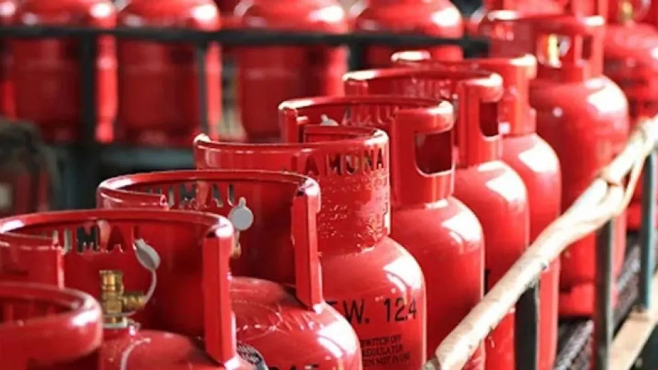 LPG price reduced, 12 kg cylinder Tk 1,585