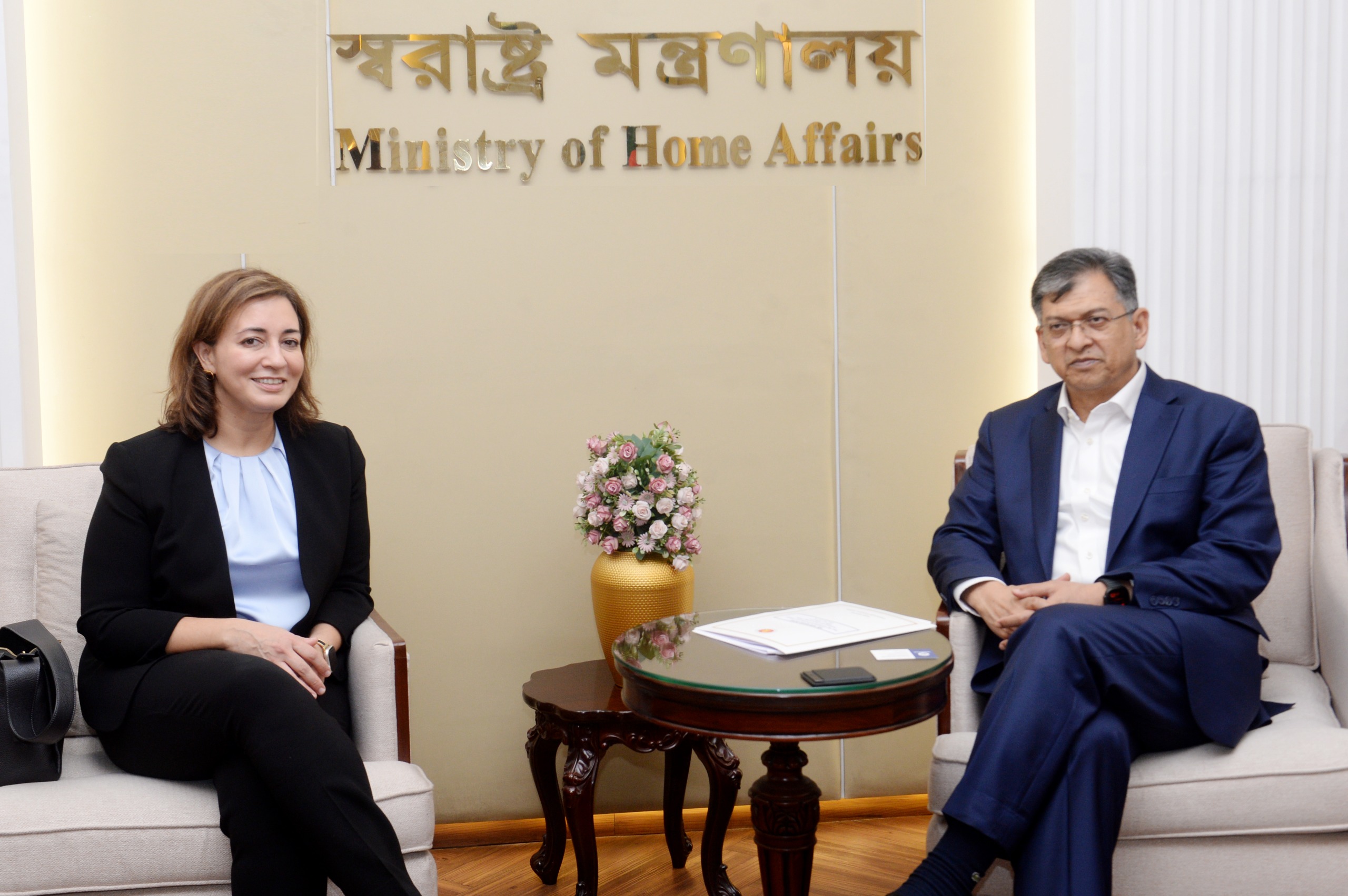 স্বরাষ্ট্রমন্ত্রীর সঙ্গে উইনরক ইন্টারন্যাশনাল প্রেসিডেন্টের সাক্ষাৎ: মানব পাচার প্রতিরোধে জোর
