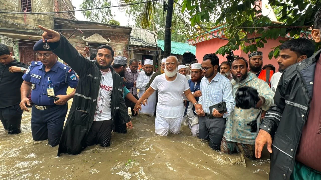 রাজনীতি করতে আসিনি, বিপন্ন মানুষের পাশে দাঁড়াতে এসেছি: ডা. শফিকুর রহমান