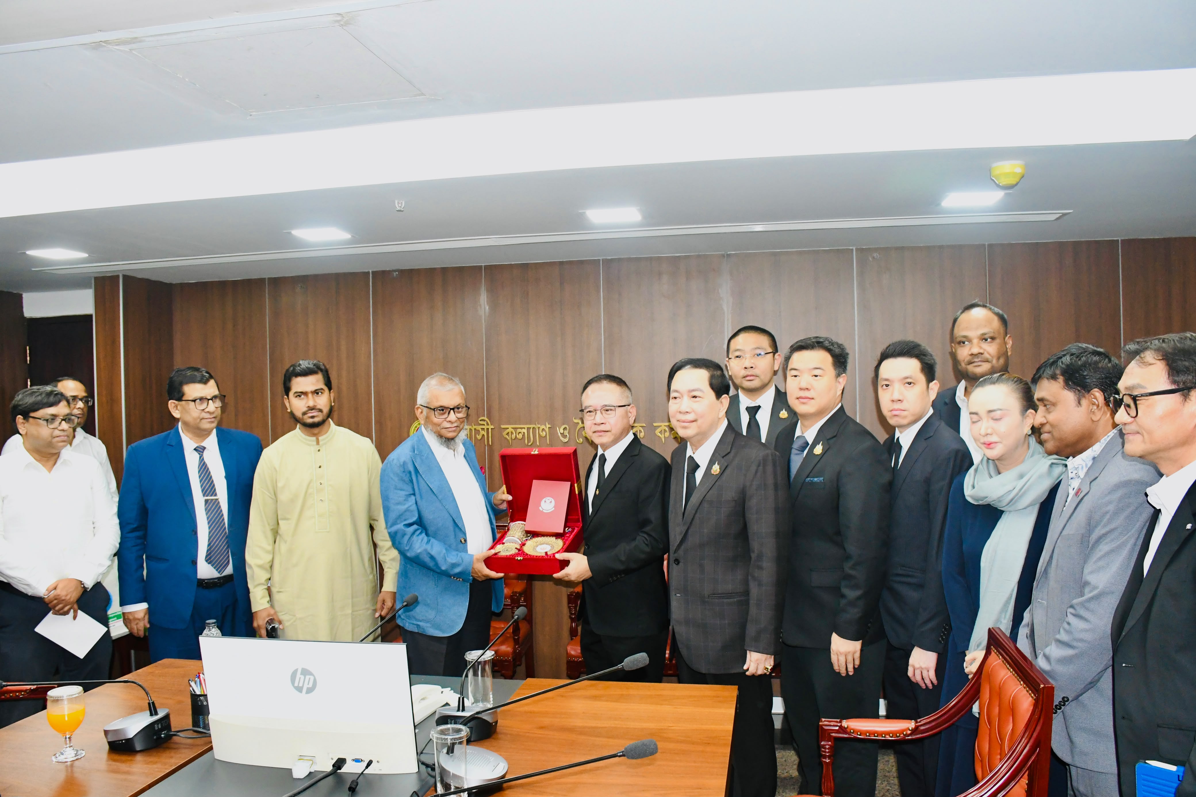 Thailand initiative to recruit Bangladeshi workers: Thai delegation meets Expatriates' Welfare Minister