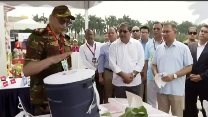 Prime Minister inspects North City stall on Dengue Prevention Day