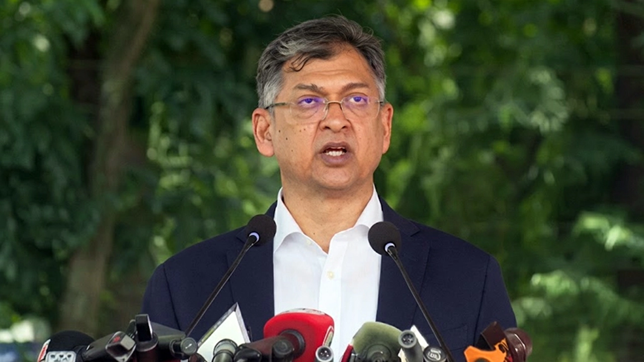 পুলিশকে দলীয় প্রভাবমুক্ত ও জনবান্ধব হতে হবে: স্বরাষ্ট্রমন্ত্রী