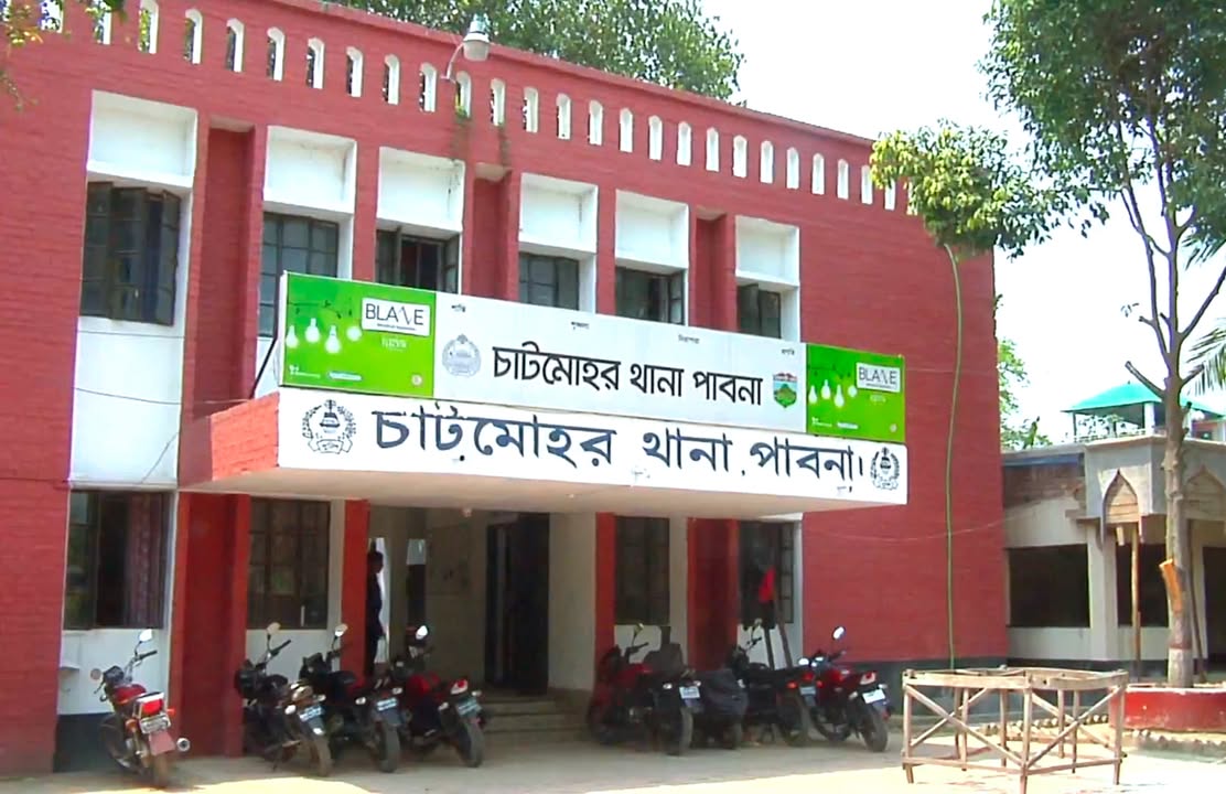 Woman dies as auto-rickshaw overturns in Chatmohar, 3 injured including husband