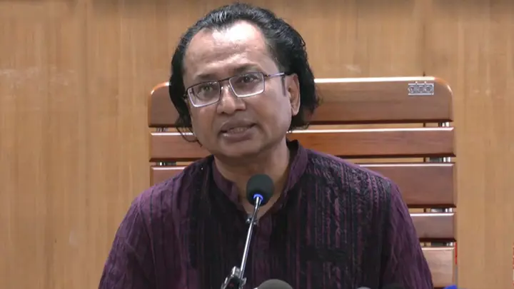 ‘ক্রসফায়ার’ নিয়ে আইজিপির বক্তব্যের বিষয়ে সিদ্ধান্ত প্রধানমন্ত্রী ফেরার পর: তথ্য উপদেষ্টা