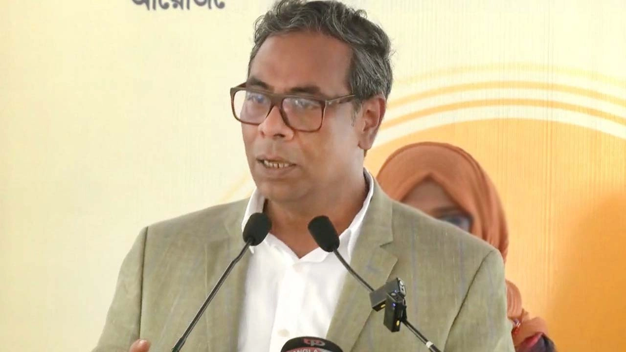সব নাগরিকের স্বাস্থ্যসেবা নিশ্চিতে সরকার বদ্ধপরিকর: স্বাস্থ্য প্রতিমন্ত্রী