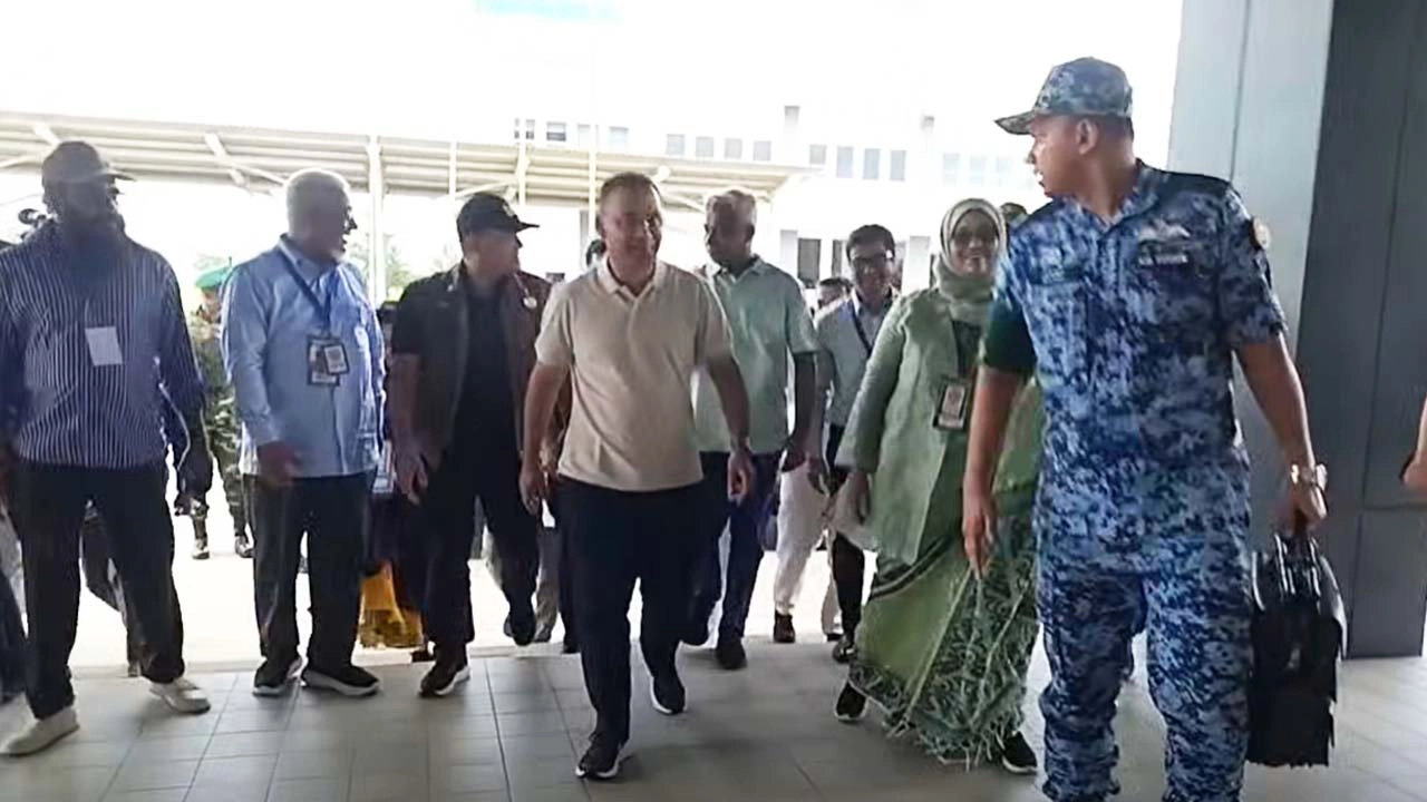 মাতারবাড়ী কয়লা বিদ্যুৎকেন্দ্র পরিদর্শনে প্রধানমন্ত্রী