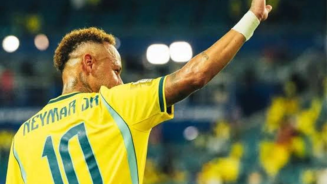 Neymar's No. 10 jersey is now Raphinha's