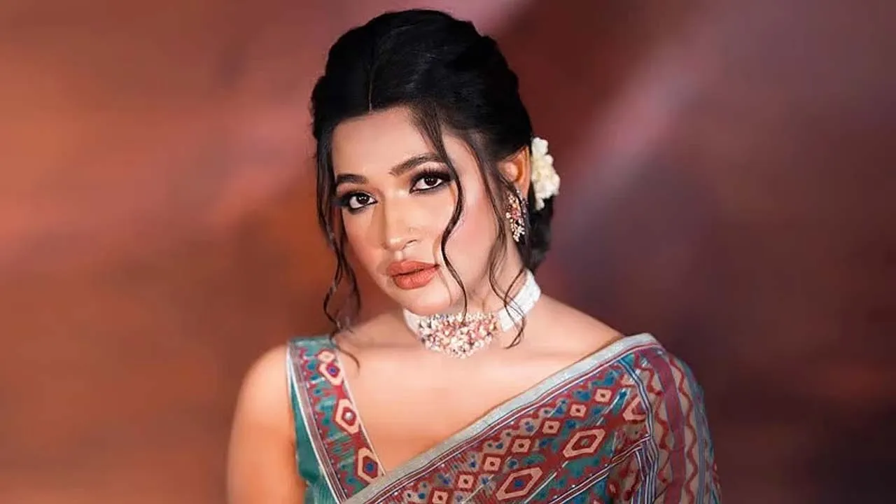 What actress Badhon said at the airport after returning from Italy