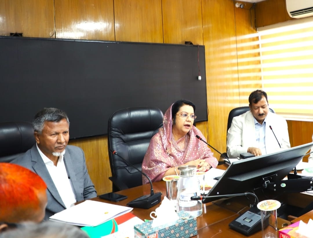 খাদ্যমন্ত্রীর প্রথম কর্মদিবসে কর্মকর্তাদের সঙ্গে মতবিনিময়