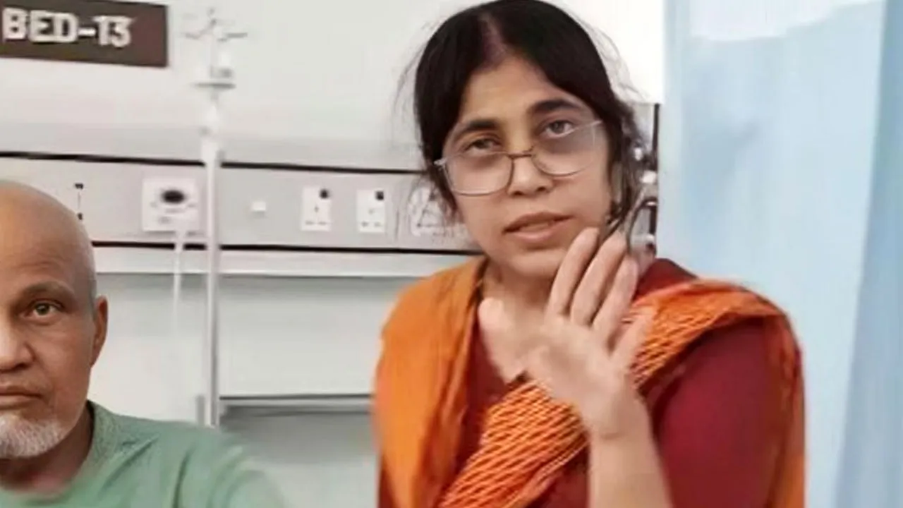 অসুস্থ বাবার কাছ থেকে হাসপাতালে দলিলে সই নেওয়ার চেষ্টা, ভিডিও ঘিরে তোলপাড়