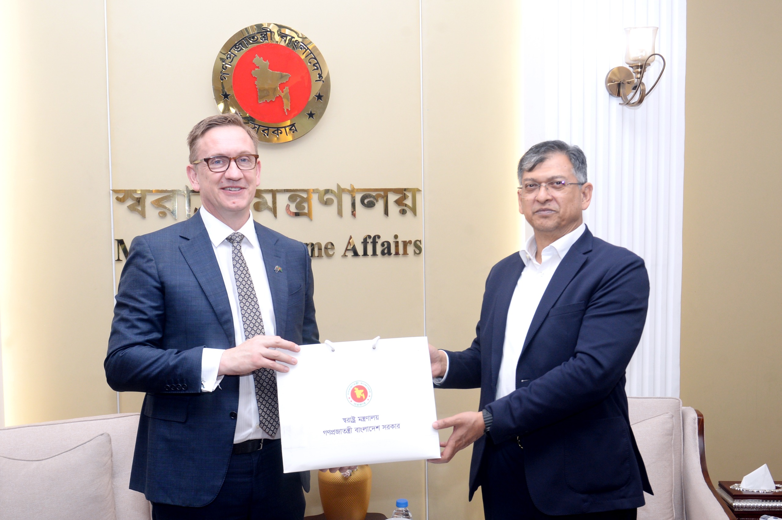 স্বরাষ্ট্রমন্ত্রীর সঙ্গে অস্ট্রেলিয়ার সহকারী মন্ত্রীর বৈঠক, অভিবাসন ও রোহিঙ্গা ইস্যুতে সহযোগিতা জোরদারের আলোচনা
