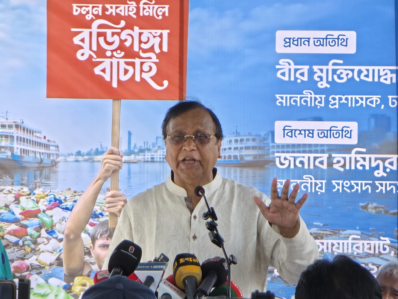 বর্জ্যের বিনিময়ে ভাসমান বাজার চালু, বুড়িগঙ্গা রক্ষায় ডিএসসিসির উদ্যোগ