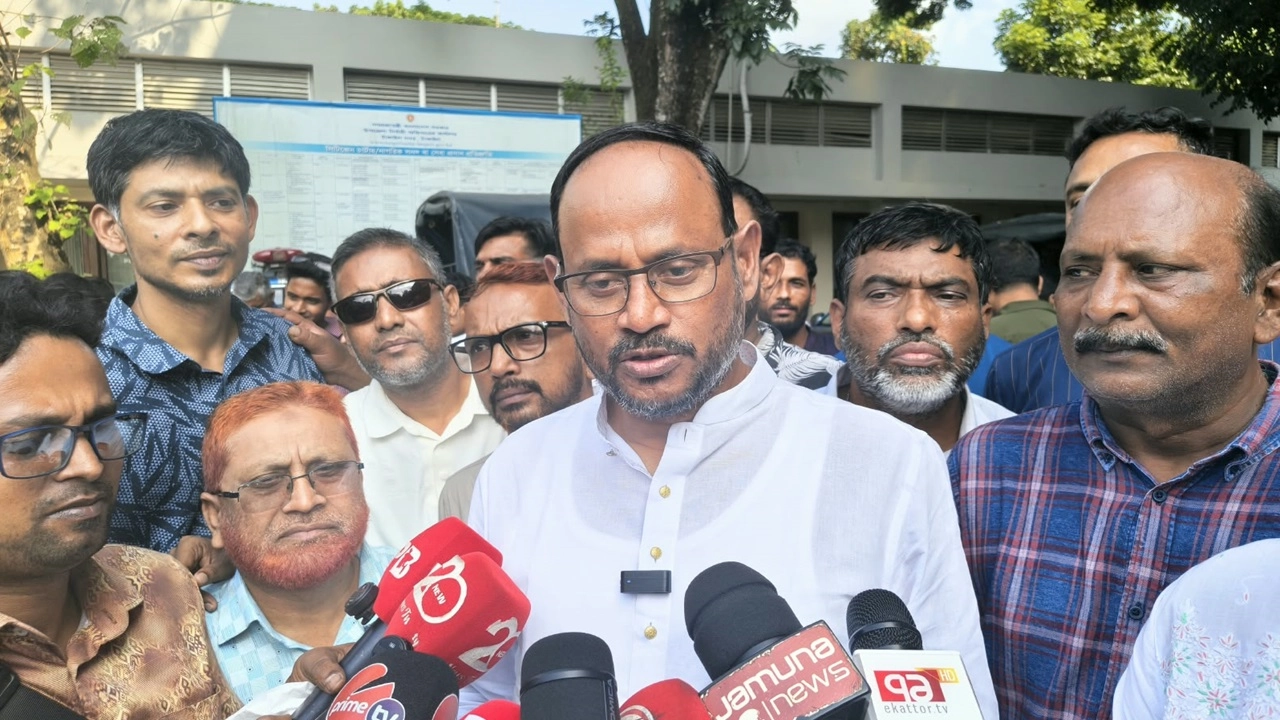 ফ্যামিলি কার্ড বিতরণে অনিয়ম হলে কঠোর ব্যবস্থা: প্রতিমন্ত্রী টুকু
