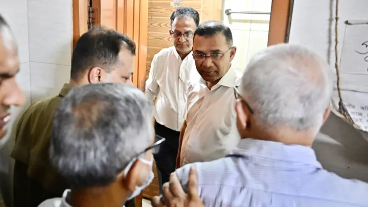 শিশু হাসপাতালে কক্ষে ধূমপান, চিকিৎসককে বরখাস্তের নির্দেশ প্রধানমন্ত্রীর