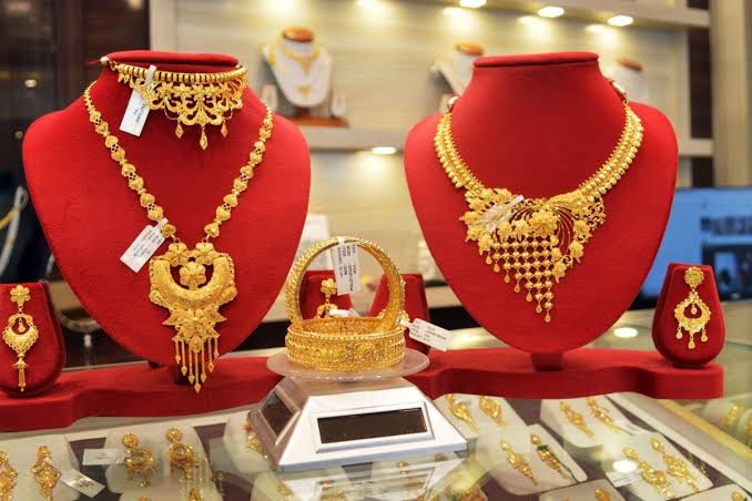 দাম কমার পর আজ নতুন দরে বিক্রি হচ্ছে স্বর্ণ