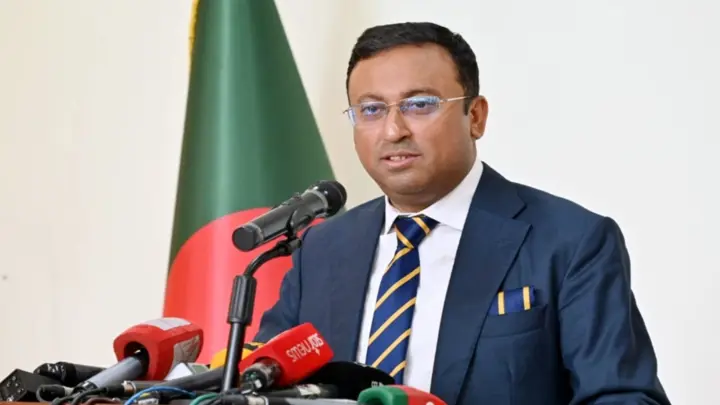 প্রধানমন্ত্রীর সম্ভাব্য ভারত সফরে বড় চ্যালেঞ্জ হাসিনার দিল্লিতে অবস্থান: হুমায়ুন কবির