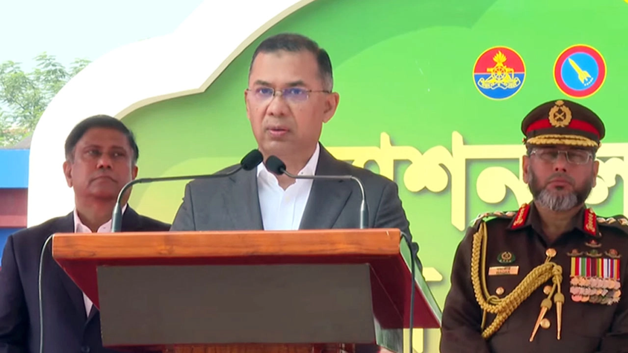 জাতীয় পতাকার মান রক্ষা করা সব সৈনিকের পবিত্র দায়িত্ব: প্রধানমন্ত্রী