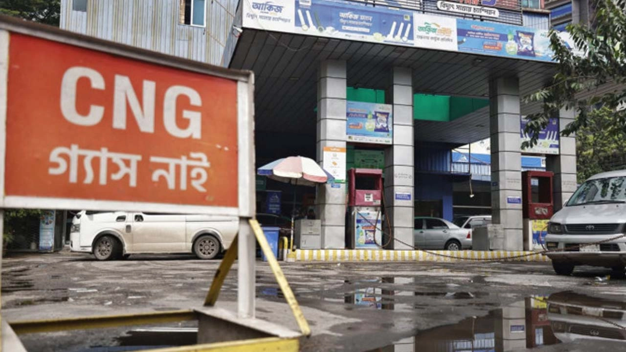 এলএনজি টার্মিনালের ত্রুটিতে তীব্র গ্যাস সংকট, উৎপাদনে ধস শিল্পাঞ্চলে