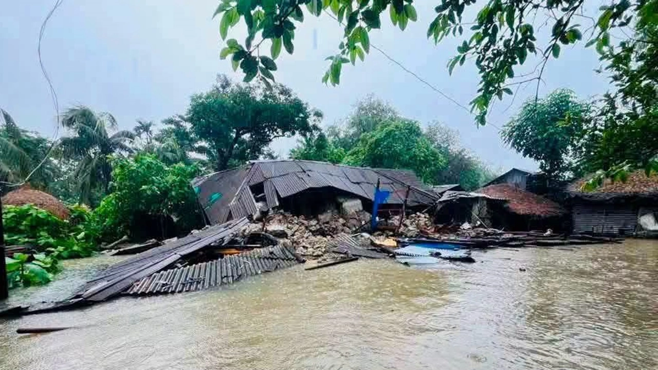 চট্টগ্রামে বন্যা পরিস্থিতির অবনতি, খাদ্য সংকটে লাখো পানিবন্দি মানুষ
